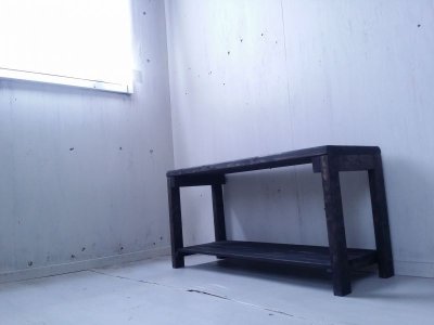 画像1: 無垢ヒノキで造る　ベンチ　ロングスツール　飾り棚　【オスモブラック】 セミオーダー品