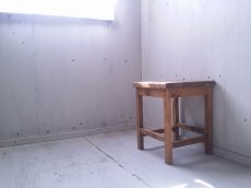 画像2: 無垢ヒノキで造る家具　アンティーク風　シンプル角スツール　 (2)