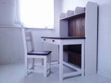 画像2: 無垢材で造る　学習机、椅子、カップボードのお得な３点セット　PCデスク　作業デスク　【ステインオーク×ミルキーホワイト】　セミオーダー品 (2)