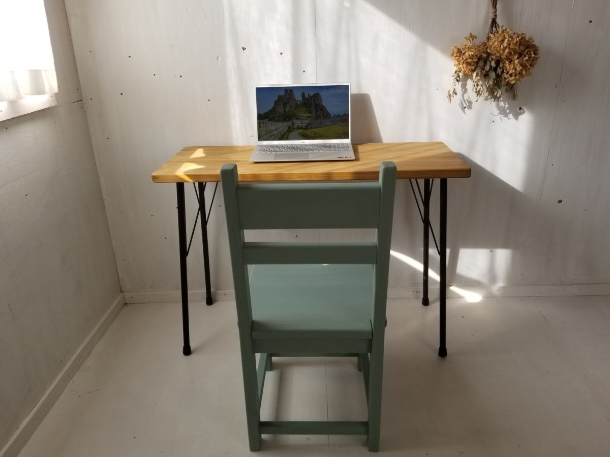 画像2: 無垢ヒノキで造る家具　アンティーク風　ダイニングテーブル　鉄脚　アイアン脚　1人〜２人用　 h710 w1000 d400【オスモオーク】＆　チェア【アンティークブルー】のセット　セミオーダー品  (2)