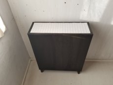 画像5: 無垢杉で造る　マスキャビネット　BOXタイプ 　タイルトップ　h850 w680 d235【オスモブラック】 セミオーダー品 (5)