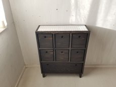 画像2: 無垢杉で造る　マスキャビネット　BOXタイプ 　タイルトップ　h850 w680 d235【オスモブラック】 セミオーダー品 (2)