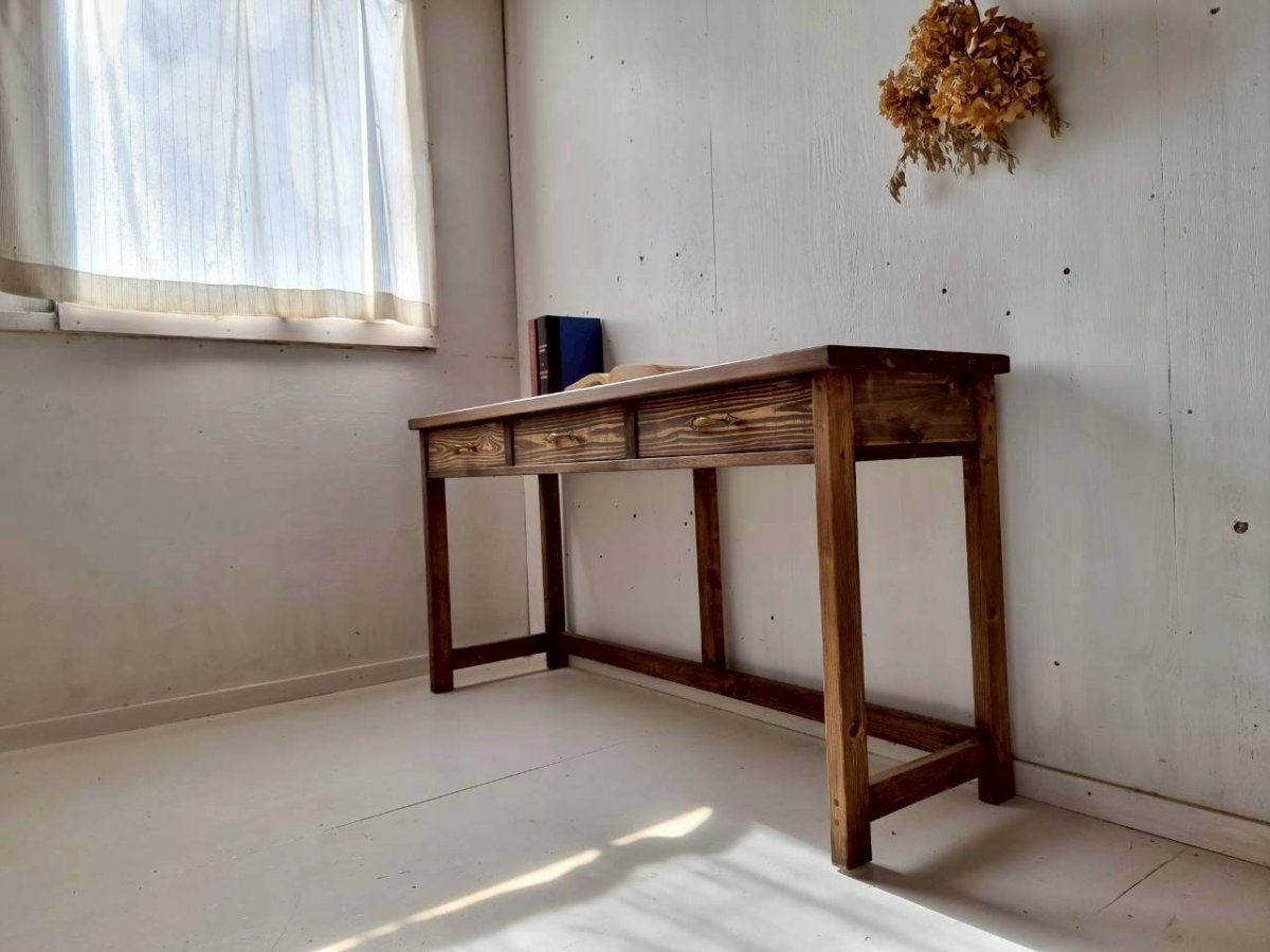 画像4: 無垢ヒノキで造る　パソコンデスク　学習机　ミシン台　引き出し３杯【type1】ｈ700× w1400× d420 　【オスモウォルナット】　セミオーダー品　 (4)