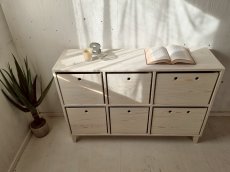 画像2: 無垢杉で造る　マスキャビネット　ＢＯＸタイプ　 h820 w1200 d350【ミルキーホワイトシャビー加工】　セミオーダー品 (2)