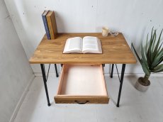 画像2: 無垢ヒノキで造る家具　アンティーク風　パソコンデスク　鉄脚　アイアン脚　h710 w850 d500 【オスモオーク】引き出し付き　セミオーダー品  (2)