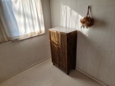 画像4: ナチュラルテイスト　キャビネット　観音開きタイプ　扉付　収納棚　タイルトップ　脚付き　h1100 w606 d330 【ステインオーク】　セミオーダー品 (4)