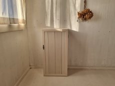 画像3: ナチュラルテイスト　キャビネット　扉付　収納棚 　木の扉　h885 ｗ450 ｄ300　【ミルキーホワイト】　セミオーダー品 (3)
