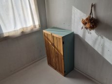 画像2: ナチュラルテイスト　キャビネット　観音開きタイプ　扉付　収納棚　木の扉  h948 w600 d325　【オスモオーク×アンティークブルー】　セミオーダー品 (2)