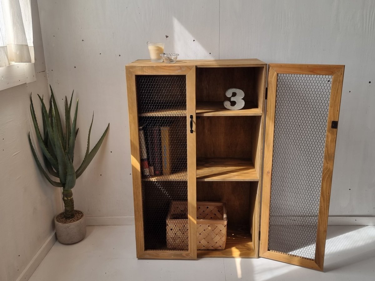 画像4: ナチュラルテイスト　キャビネット　観音開きタイプ　扉付　収納棚　チキンネットの扉　h948 w600 d325 【オスモオーク】　セミオーダー品 (4)