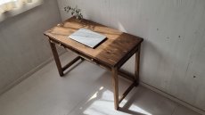 画像3: 無垢ヒノキで造る　パソコンデスク　学習机　ミシン台　後ろ側一部スペース切り欠き加工 　【type2】　h700 w1000 d500 【オスモウォルナット】　セミオーダー品　 (3)