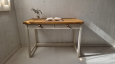 画像4: 無垢ヒノキで造る　パソコンデスク　学習机　飾り台　商品棚【type2】　取手違い３点セット　h700 w1000 d500 【オスモオーク×ミルキーホワイト】　セミオーダー品　 (4)