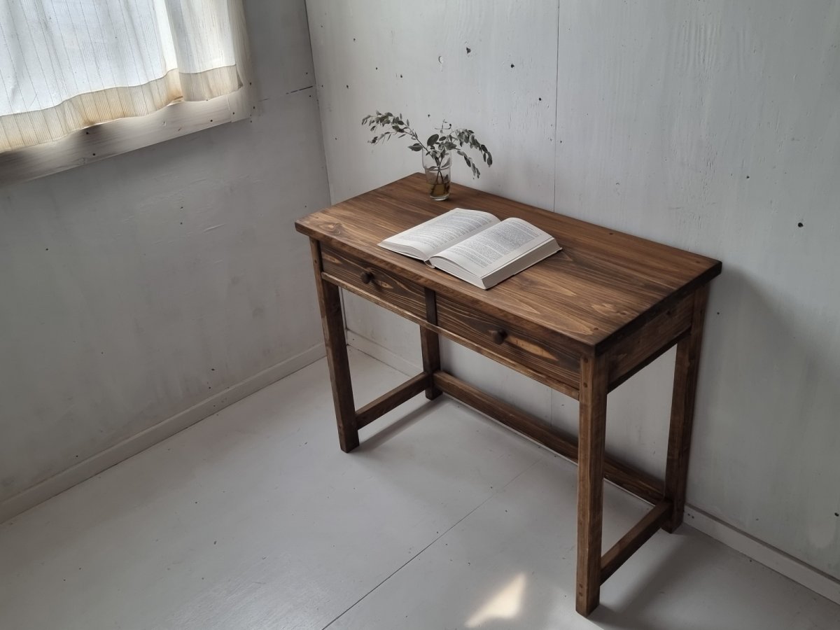 画像1: 無垢ヒノキで造る　パソコンデスク　学習机　ミシン台　【type1】ｈ7２0× 900× d420 　【オスモウォルナット】　セミオーダー品　 (1)