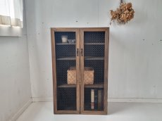 画像1: ナチュラルテイスト　キャビネット　観音開きタイプ　金物可動棚　４段　チキンネットの扉　h960 w600 d325 【ステインオーク】　セミオーダー品 (1)