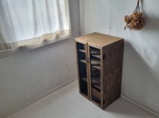 画像3: ナチュラルテイスト　キャビネット　観音開きタイプ　扉付　収納棚　４段　チキンネットの扉　h960 w520 d400 【ステインオーク】　セミオーダー品 (3)