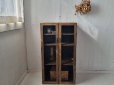 画像1: ナチュラルテイスト　キャビネット　観音開きタイプ　扉付　収納棚　４段　チキンネットの扉　h960 w520 d400 【ステインオーク】　セミオーダー品 (1)