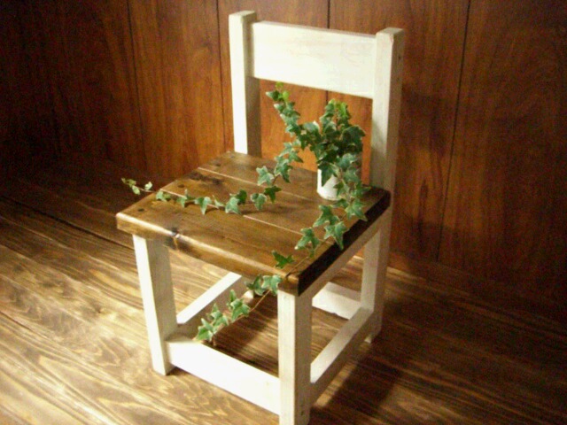画像1: 無垢ヒノキで造る　子供用チェア　椅子　イス (1)